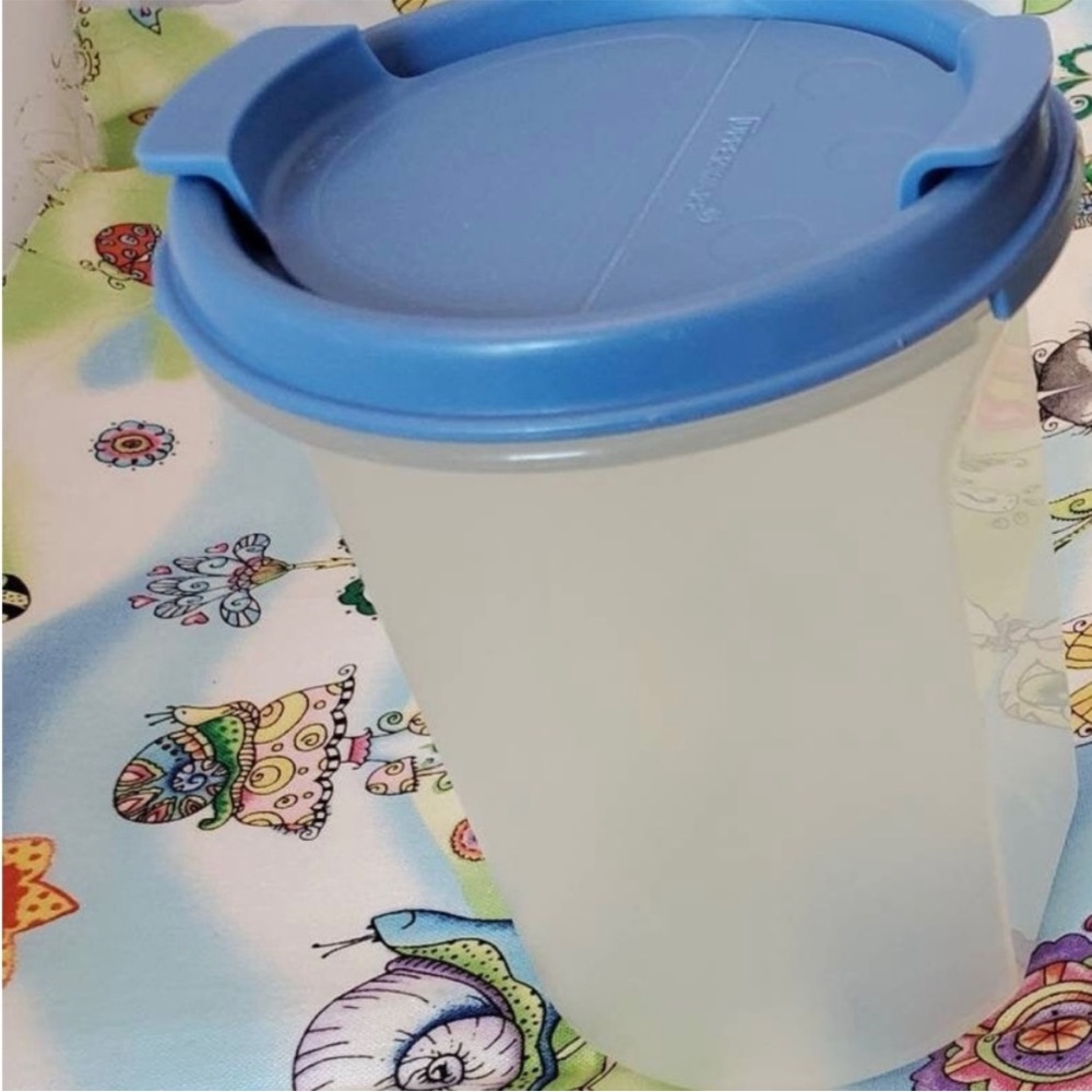Tupperware Blue Lid Party Container vintage